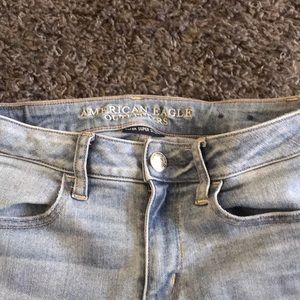American Eagle Light Wash Skinny Jeans